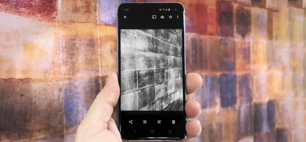 How to Make an Image Black and White on Mobile Devices?